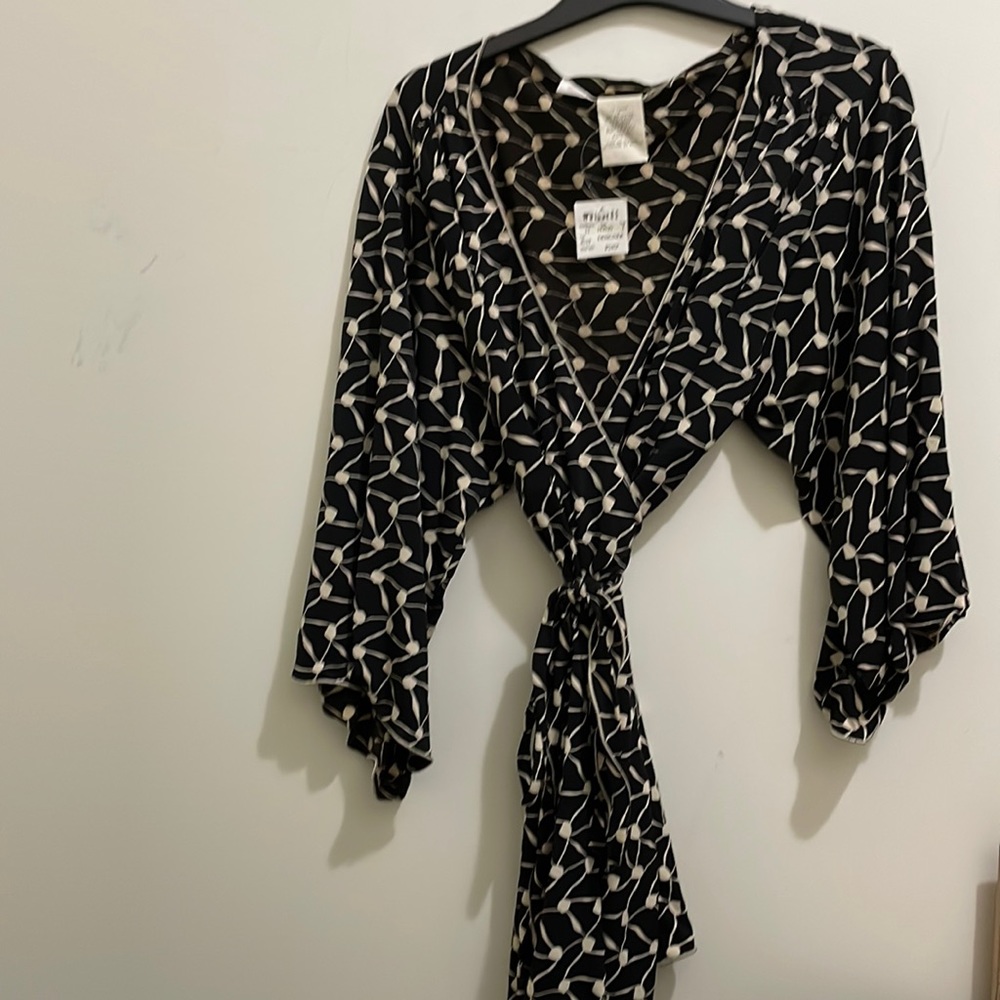 Max Studio black cream printed wrap top (sz m)
